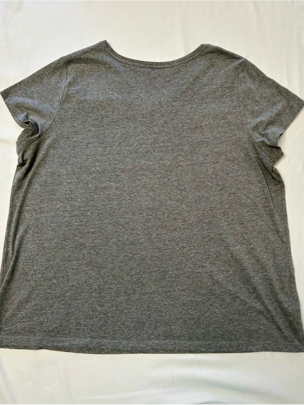 ST JOHN’S BAY PATRIOTIC HEART T-SHIRT, SIZE 2X, GRAY V-NECK T-SHIRT - Picture 3 of 6